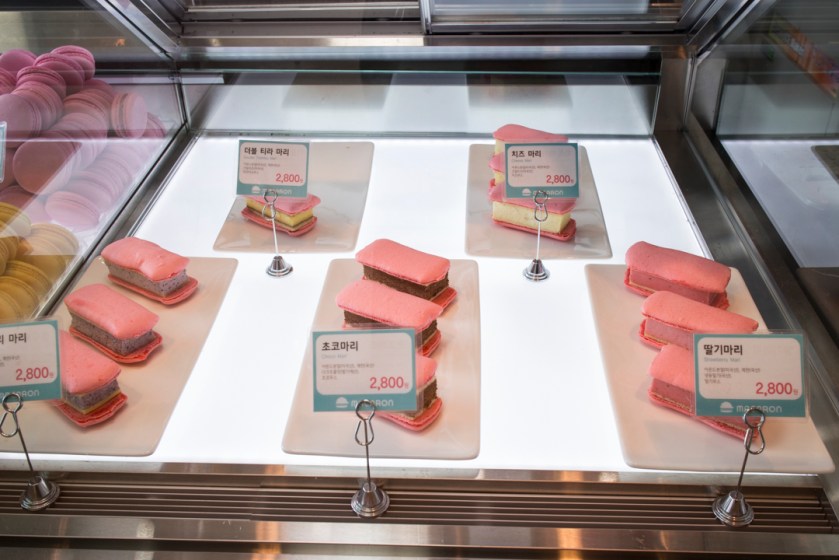 Mariwhale Large Macarons