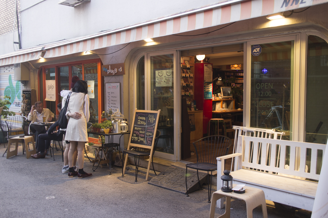 Cafes in Seoul: Cafe Unplugged (A Cafe for Indie Lovers!)