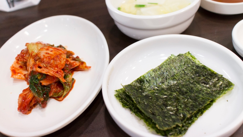 복창동순두부  5 kimchi side dishes
